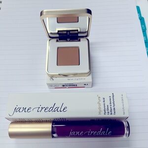 Jane Iredale cosmetics. Eyeshadow in Sienna, Lip Gloss in Tourmaline
